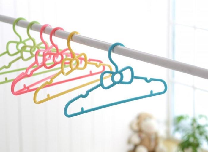Bow-Knot Plastic Hanger for Babies and Kids Clothes (0-4 years, 10 pieces per pack)