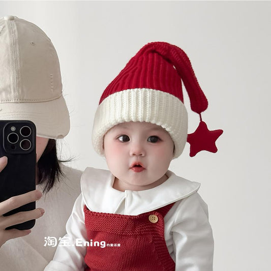 Cozy Christmas Baby Hat with Cute Star Accent (5 months - 2 years old, 43-48cm head circumference) | Santa-Style Baby Head Warmer for Christmas Shoots